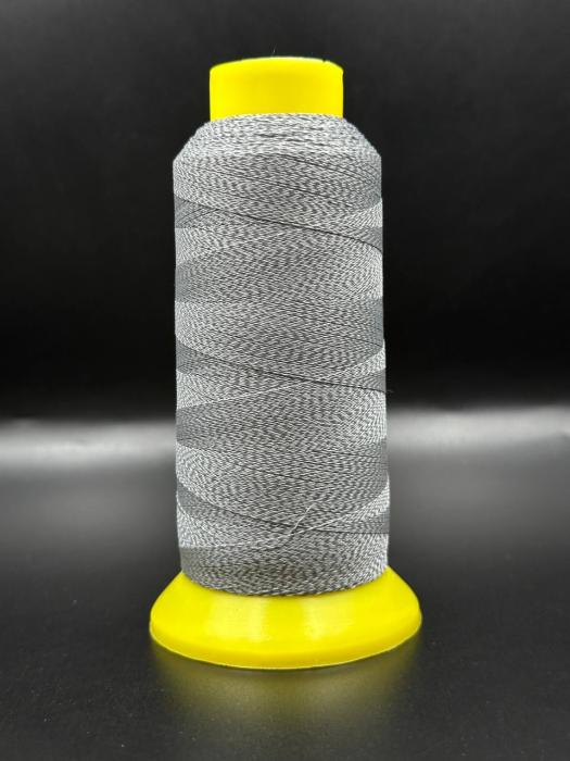 Нитка світловідбиваюча поліестерова вишивальна Sakurа